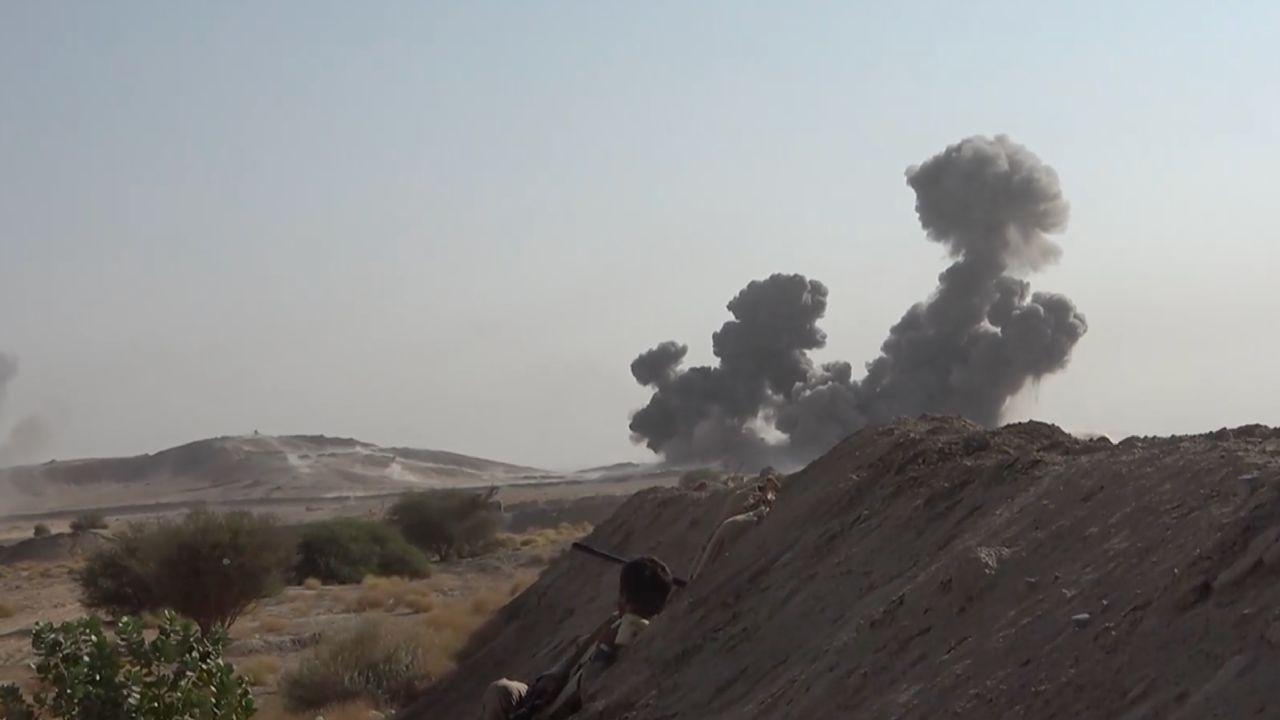 Husiler Yemen'de askeri üssü vurdu: 53 ölü, 200 yaralı