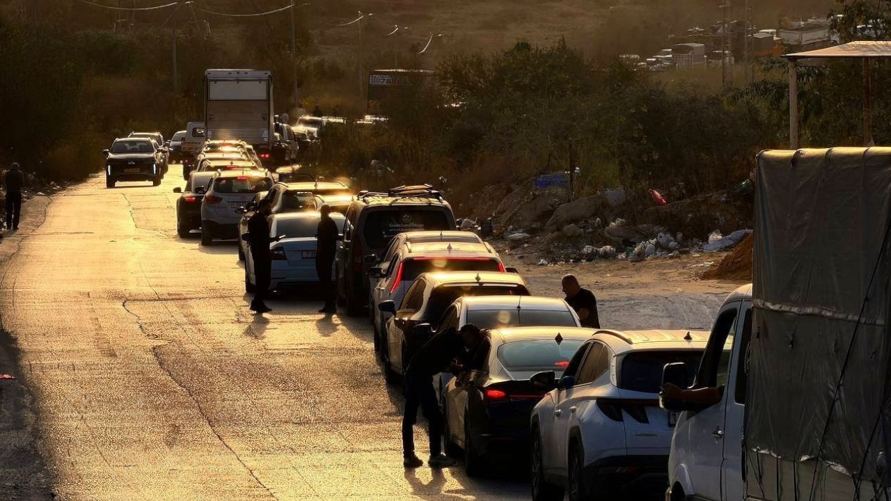 İsrai'in El Halil operasyonlarında yaklaşık 2 bin Filistinli evlerinden sürüldü