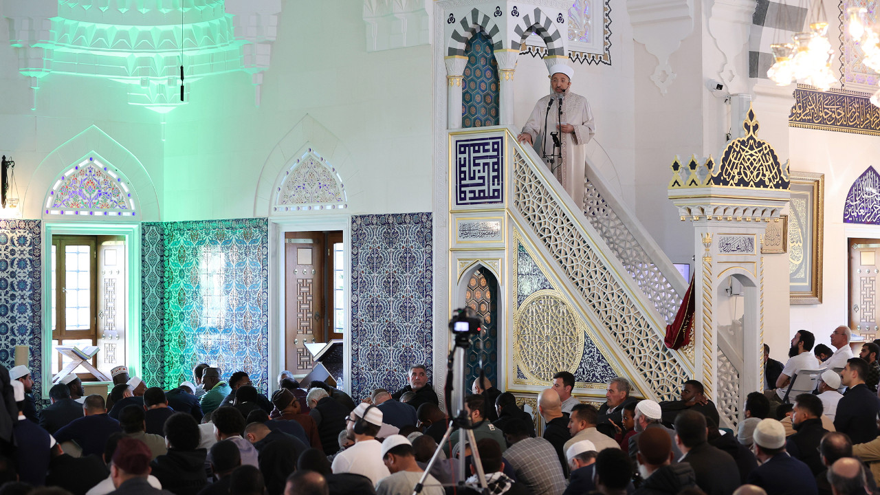 Cuma hutbesinde Cumhuriyet vurgusu: Diyanet 29 Ekim'i kutladı