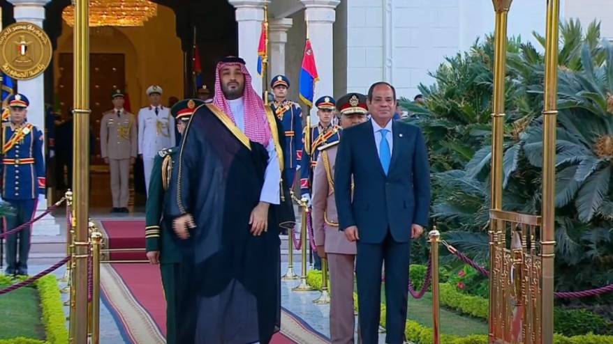 Muhammed bin Selman Mısır'da Sisi ile bir araya geldi