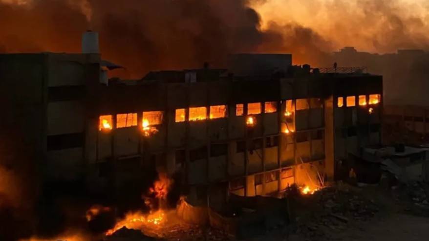 İsrail ordusu Gazze'de bir okulu daha ateşe verdi