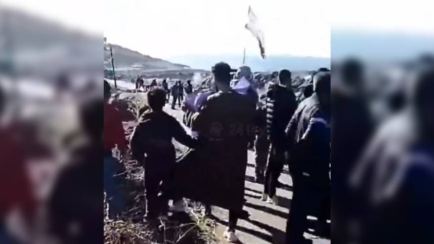 Suriye topraklarını işgal eden İsrail askerleri kendilerini protesto eden sivillere ateş açtı