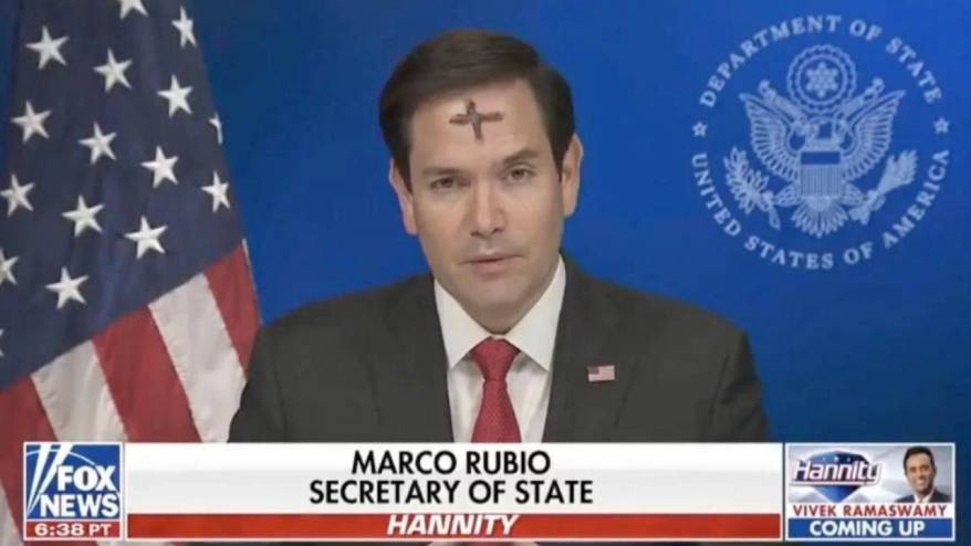 ABD Dışişleri Bakanı alnına haç çizerek canlı yayına çıktı