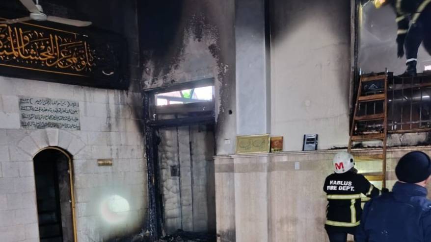 İsrail askerleri Batı Şeria'da camilere saldırdı