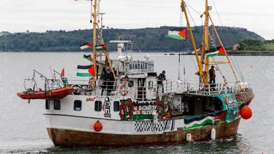 Gazze ablukasını kırmak için yola çıkan gemi İsrail tarafından vuruldu