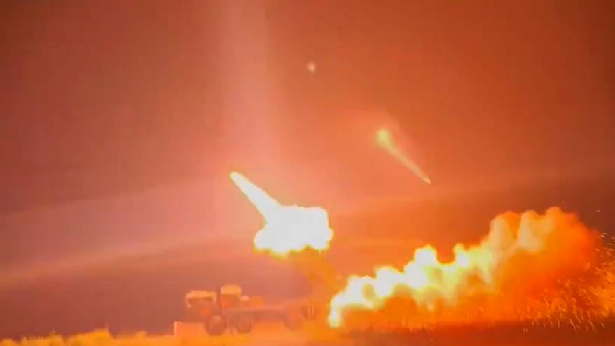 Pakistan ordusu Hindistan'a saldırı başlattı, birçok bölge hedef alındı