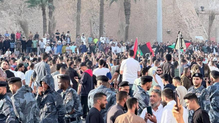 Libya'nın başkenti Trablus'ta hükümet karşıtı protestolar patlak verdi