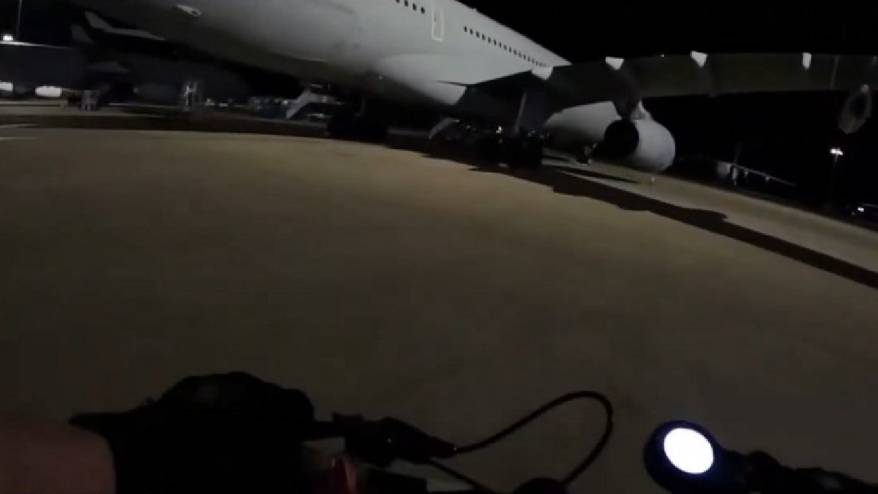 Filistin yanlısı eylemciler İngiltere'de yakıt ikmal uçaklarına saldırı düzenledi