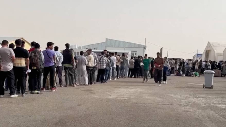 İran bir ayda 450 bin Afgan göçmeni sınır dışı etti