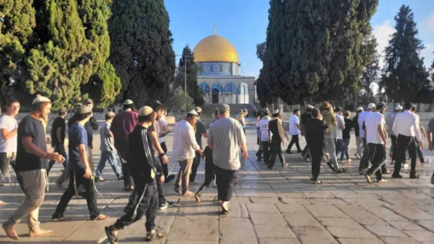 Yüzlerce Yahudi İsrailli bakanla birlikte Mescid-i Aksa'ya baskın düzenledi