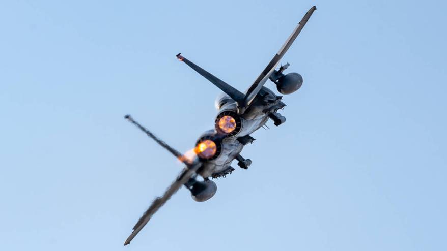 ABD savaş uçakları Suriye ordusu ve SDG'nin çatıştığı bölge üzerinde uçuyor