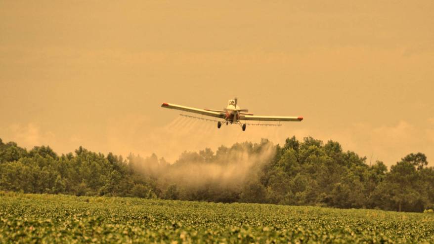İsrail Suriye'nin ardından Lübnan'daki arazilere de kimyasal madde püskürtüyor