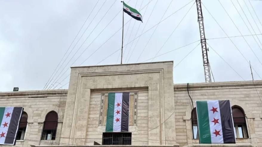 Haseke'de yeni dönem: Suriye bayrağı göndere çekildi, Kürt vali göreve başladı