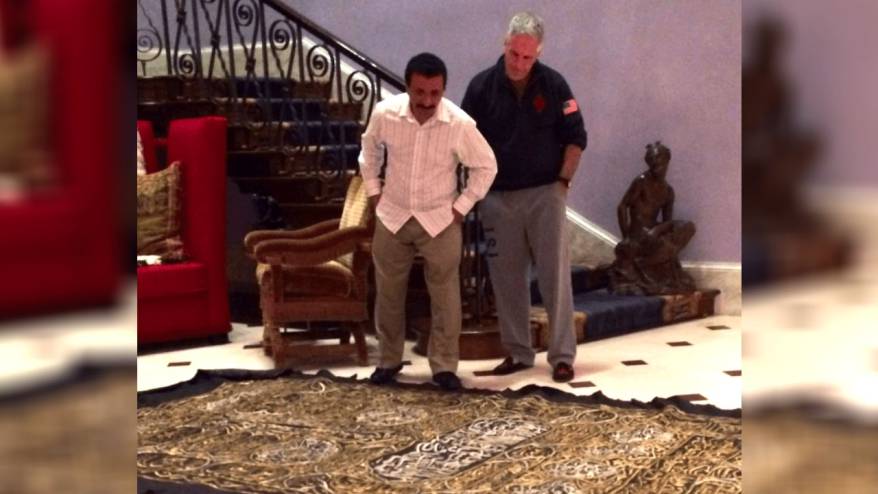 Epstein ve BAE'li işadamının Kabe örtüsü ile fotoğrafı ortaya çıktı