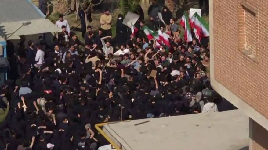 İran'da öğrenci protestoları devam ediyor