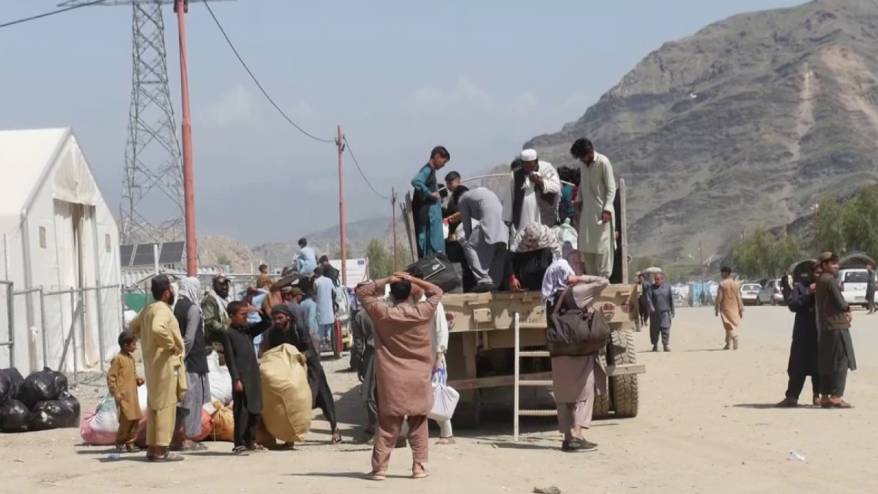 Sınır dışı edilen Afganlar Pakistan’da gördükleri kötü muameleyi anlattı