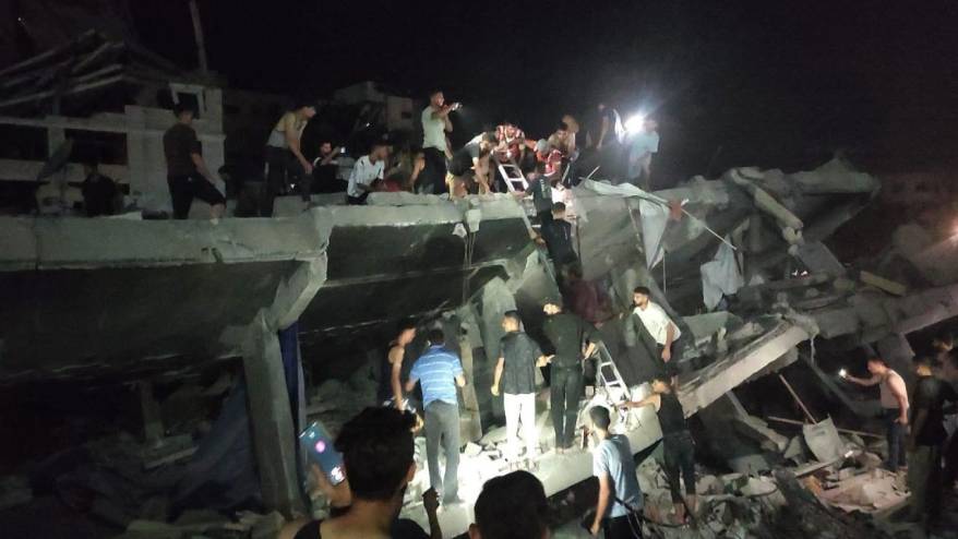 Gazze'de İsrail saldırısında hasar gören bina çöktü: 100 kişi enkaz altında