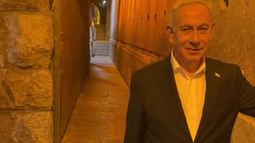 Netanyahu Mescid-i Aksa'nın altındaki tünellerde poz verdi