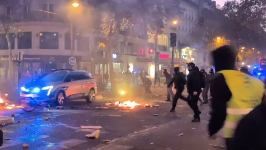 Fransa, ülkeyi sarsan protestolara karşı sokağa çıkma yasağı ilan edecek